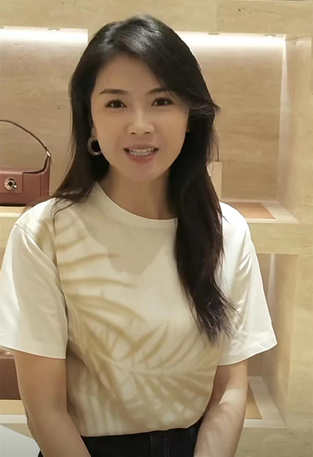 23夏新款刘涛同款白色t恤女短袖树叶印花设计感小众宽松百搭上衣