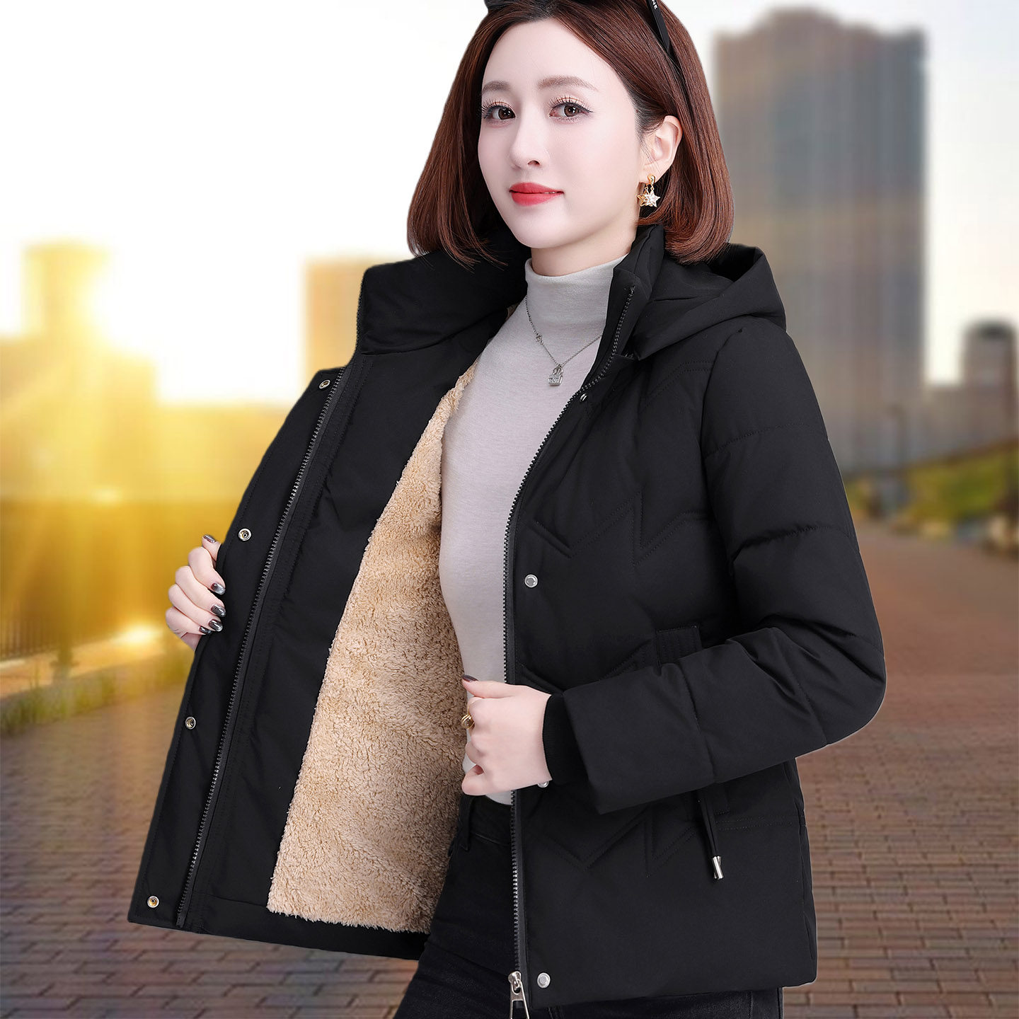 黑色羽绒服女款2025年新款冬季白鸭绒加厚中年妈妈洋气女士短外套