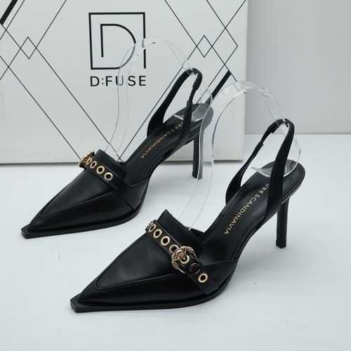 D:FUSE/迪芙斯撤柜断码夏季真皮铆钉包头高跟皮带扣一字带女凉鞋