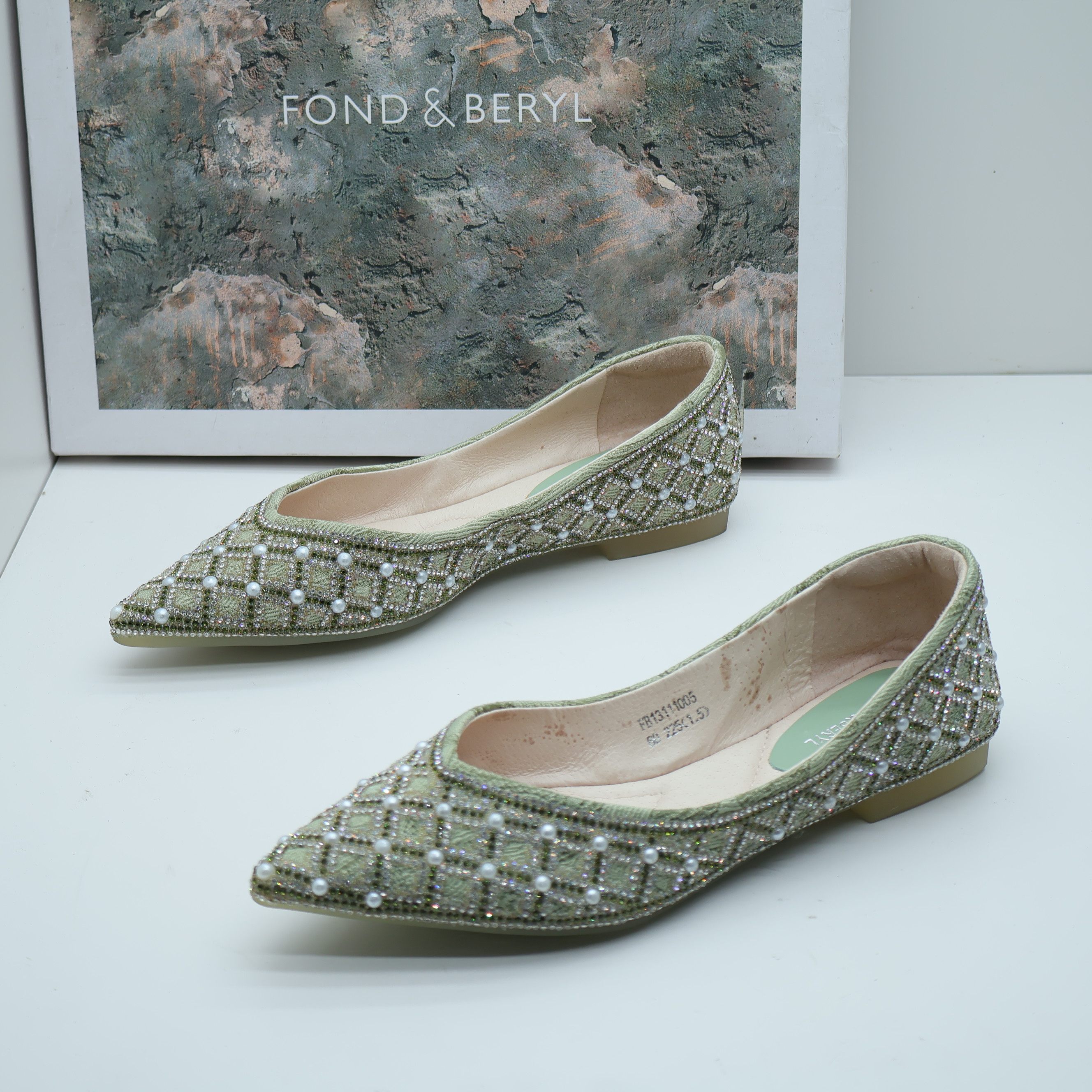 Fondberyl菲伯丽尔撤柜春尖头平底通勤一脚蹬水钻浅口甜美女单鞋,女鞋,浅口单鞋,淘宝优惠券,粉丝福利购,淘宝优惠卷