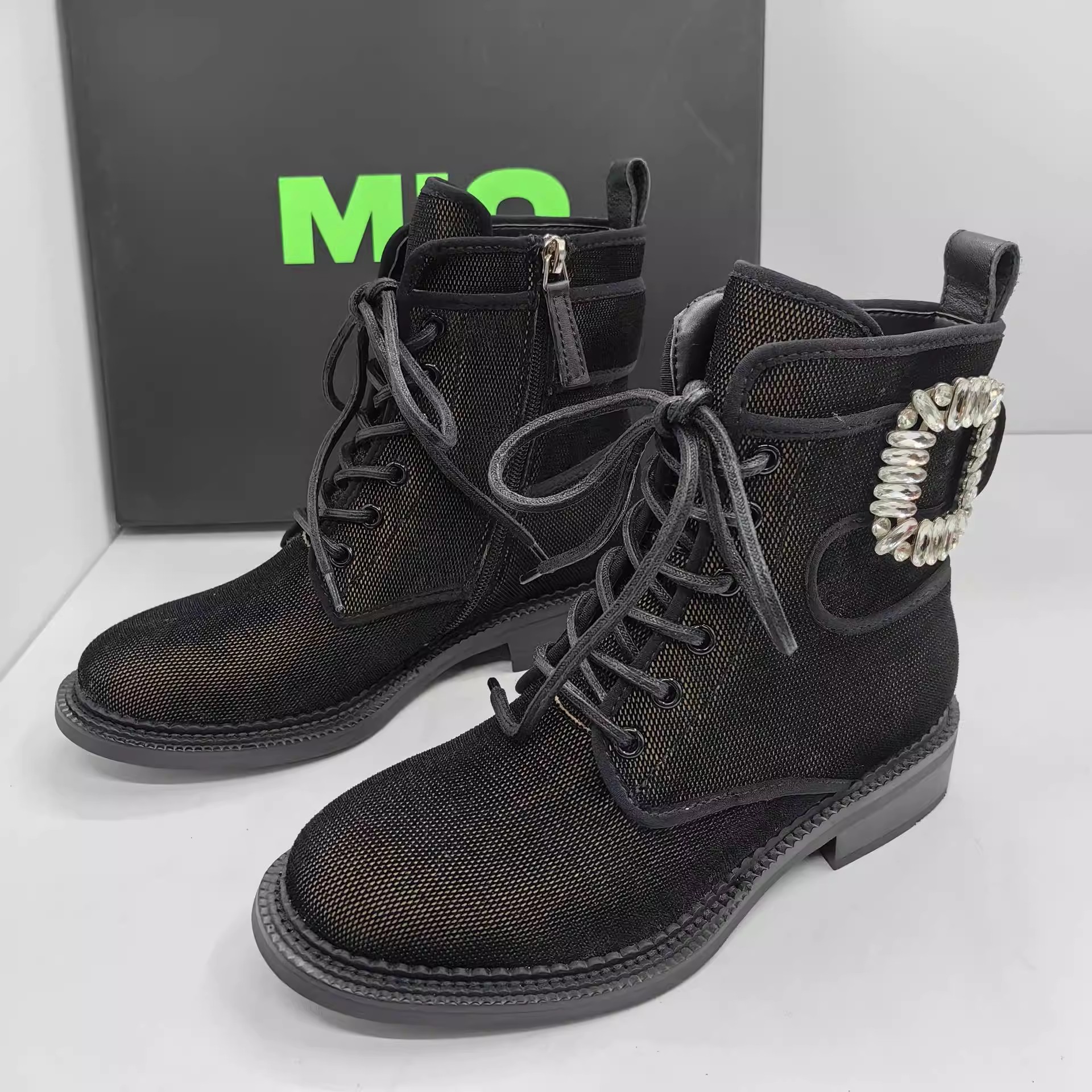 商场品牌撤柜断码秋季水钻系带休闲百搭马丁靴松糕厚底方扣女短靴