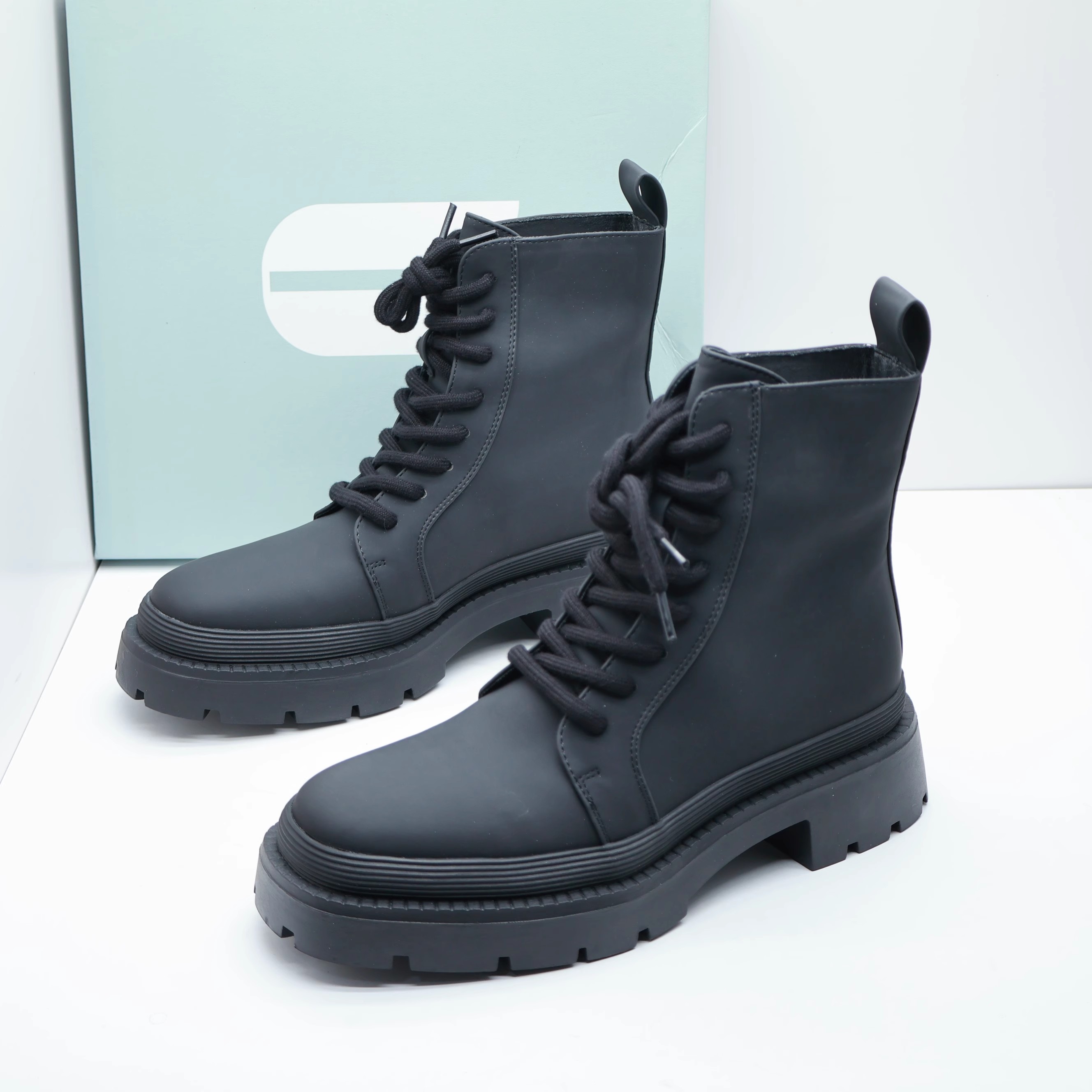 百田森撤柜断码秋冬季英伦休闲松糕厚底系带马丁靴方头百搭女短靴