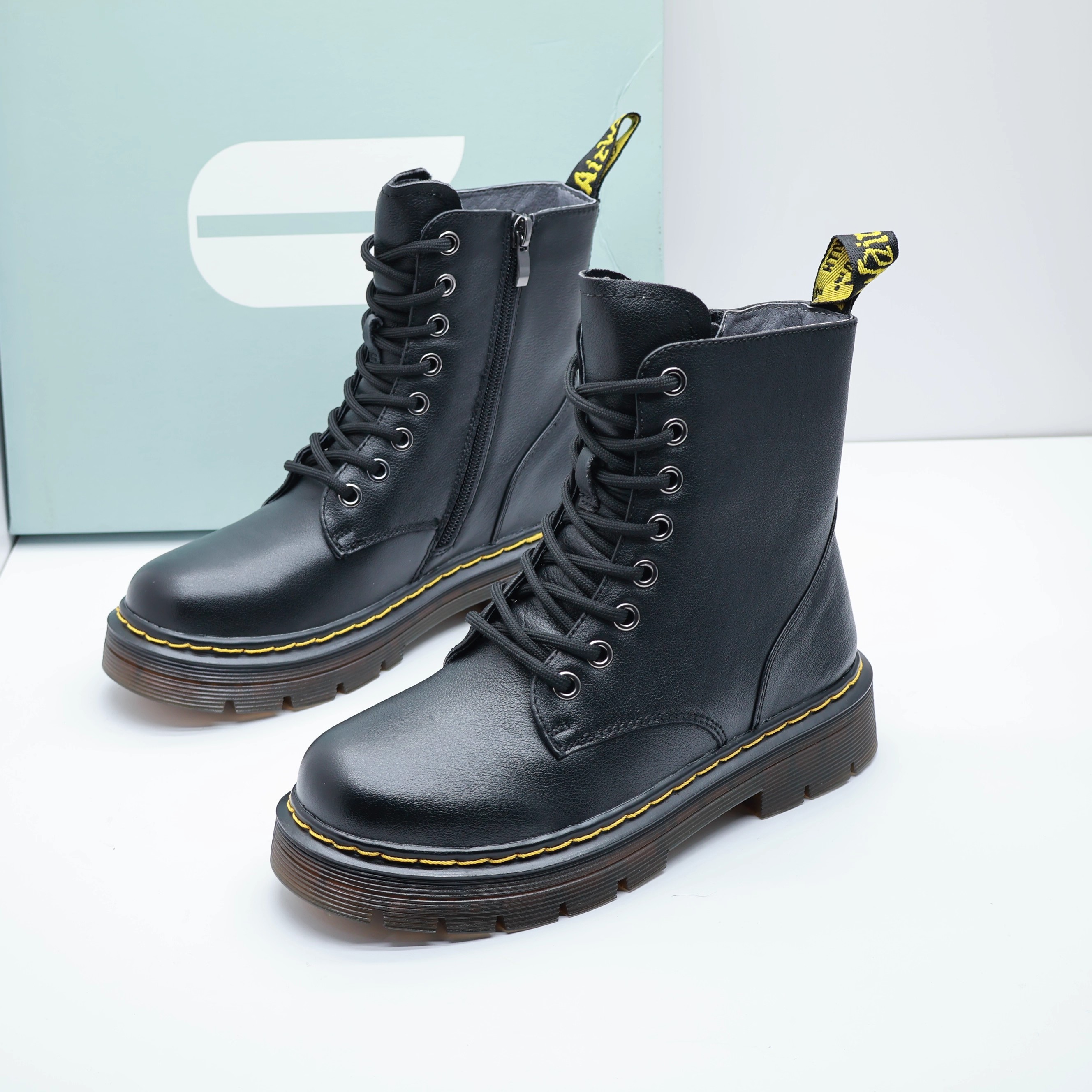 Comely康莉撤柜断码秋冬季真皮休闲厚底八孔马丁靴圆头加绒女短靴