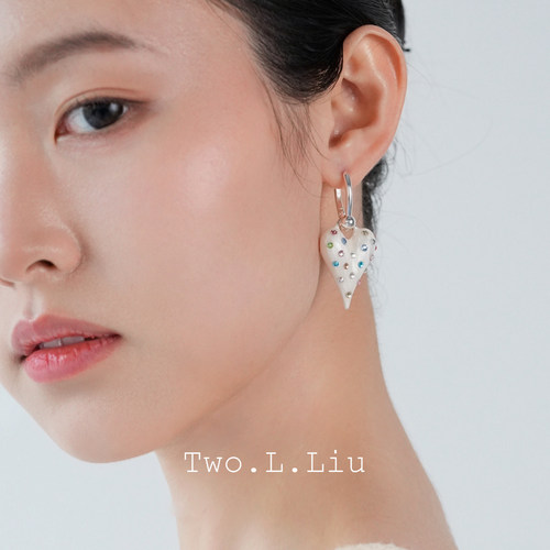 Two.L.Liu粉白色镶彩钻爱心耳环