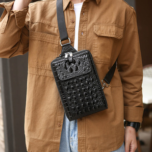 男士胸包休闲鳄鱼纹斜挎包高档多功能大容量跨境时尚单肩小背包潮