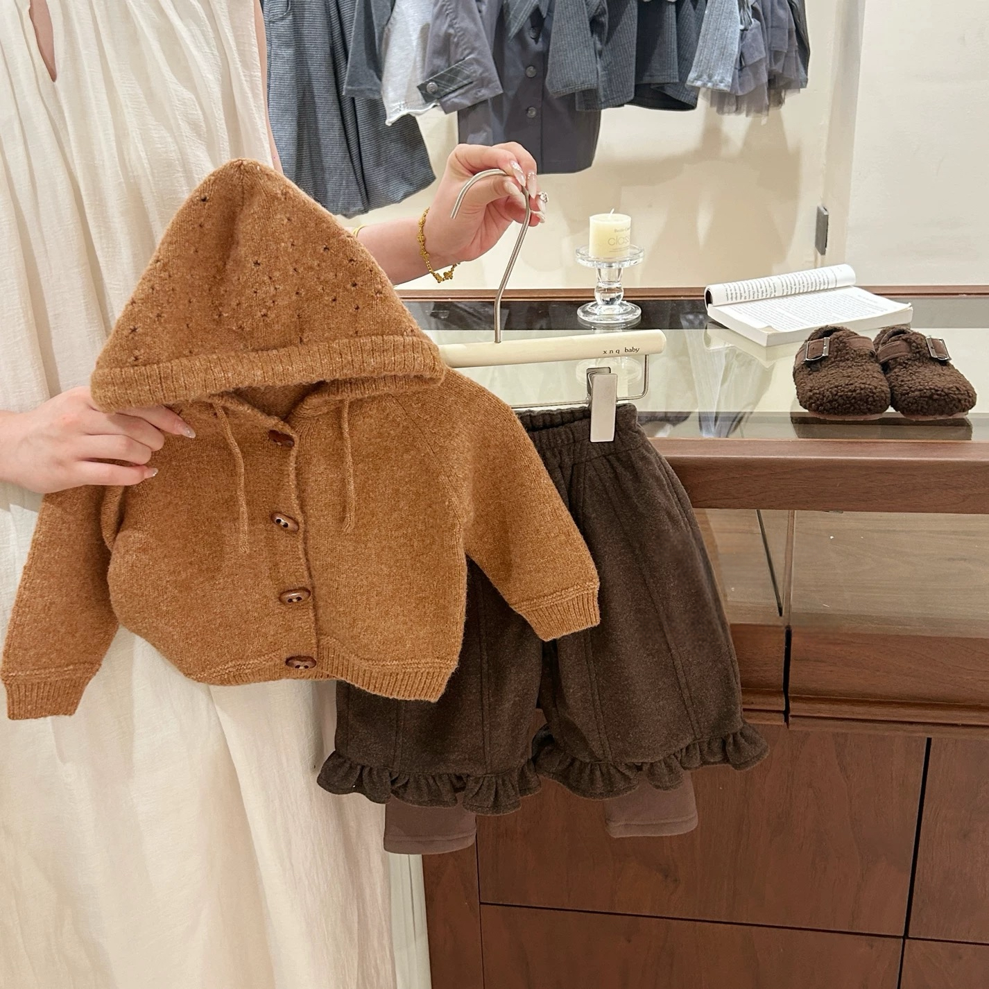 2025秋冬季新款女宝甜美镂空连帽针织开衫外套秋冬儿童洋气毛衣潮