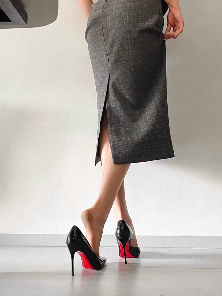 黑色漆皮侧空性感高跟鞋浅口气质