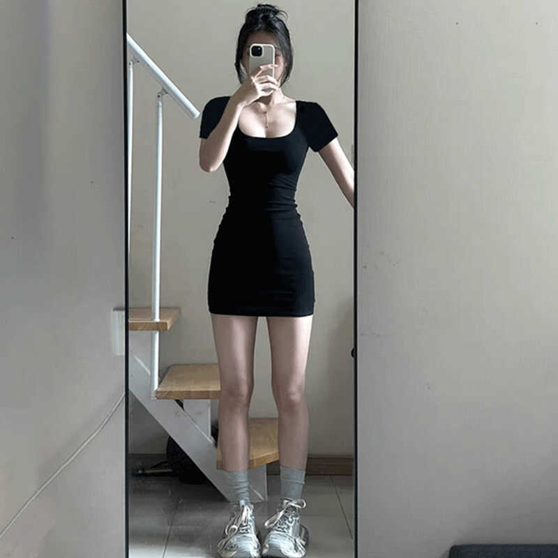 纯欲风U领低胸T恤包臀裙黑色连衣裙女纯色性感短裙修身显瘦打底裙