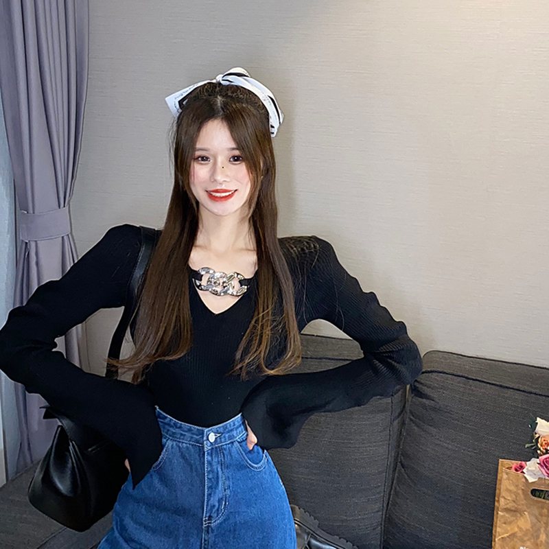 Real shot real price minority design sense chain decoration slit sleeve V-neck T-shirt bottom sweater