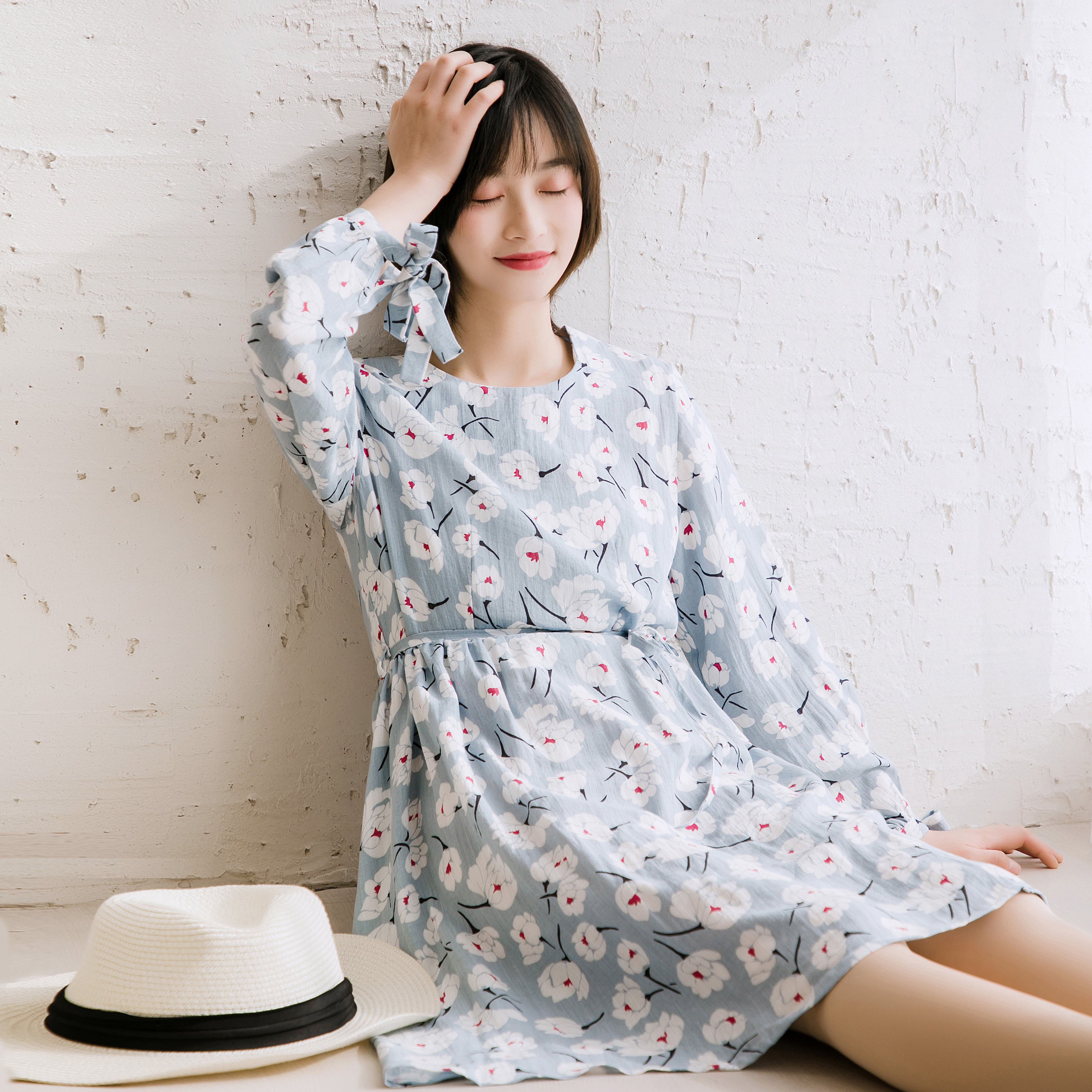 回馈。晴朗的碎花。春夏很仙的连衣裙，高腰印花碎花裙