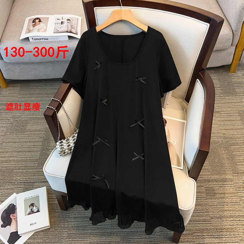 胖妹妹藏肉显瘦气质A字小黑裙300斤夏特大码女装设计感短袖连衣裙