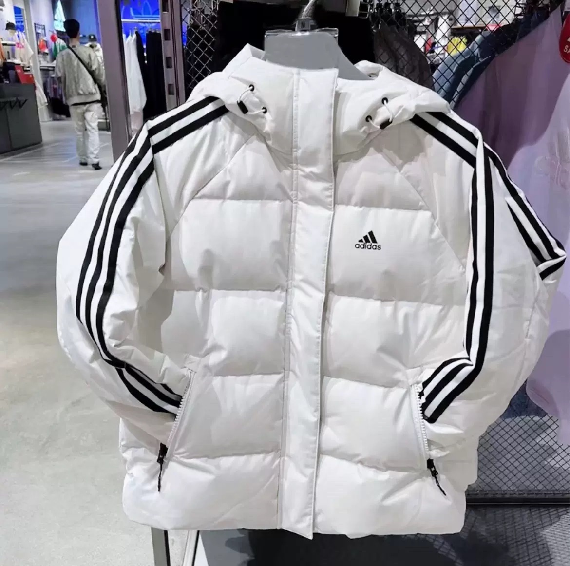 Adidas阿迪达斯羽绒服专柜正品女冬季三条纹连帽短款保暖运动外套