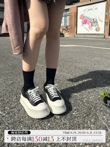 Luna LimitedJils*nder возвращает полную толстую туфли бисквит с белым/черным цветом