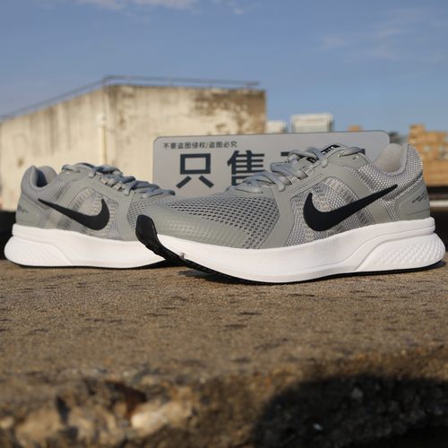 耐克男子缓震透气跑步鞋