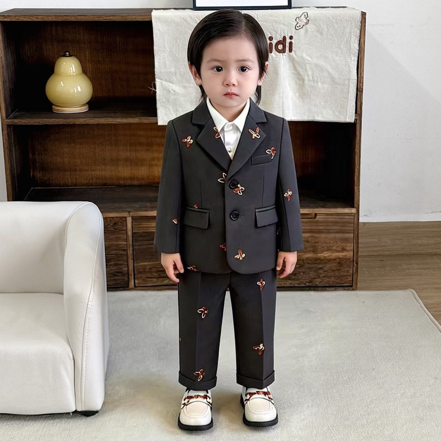 帅气英伦风男童花童礼服儿童西装套装2026新款洋气男宝小少爷西服