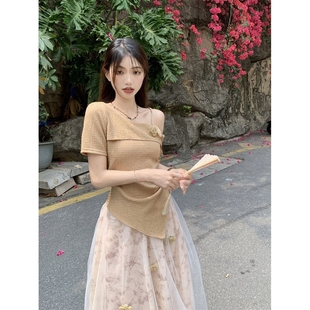 修身 胖东来设计感小众甜美可爱短袖 新款 针织衫 显瘦拼接花朵 女夏季