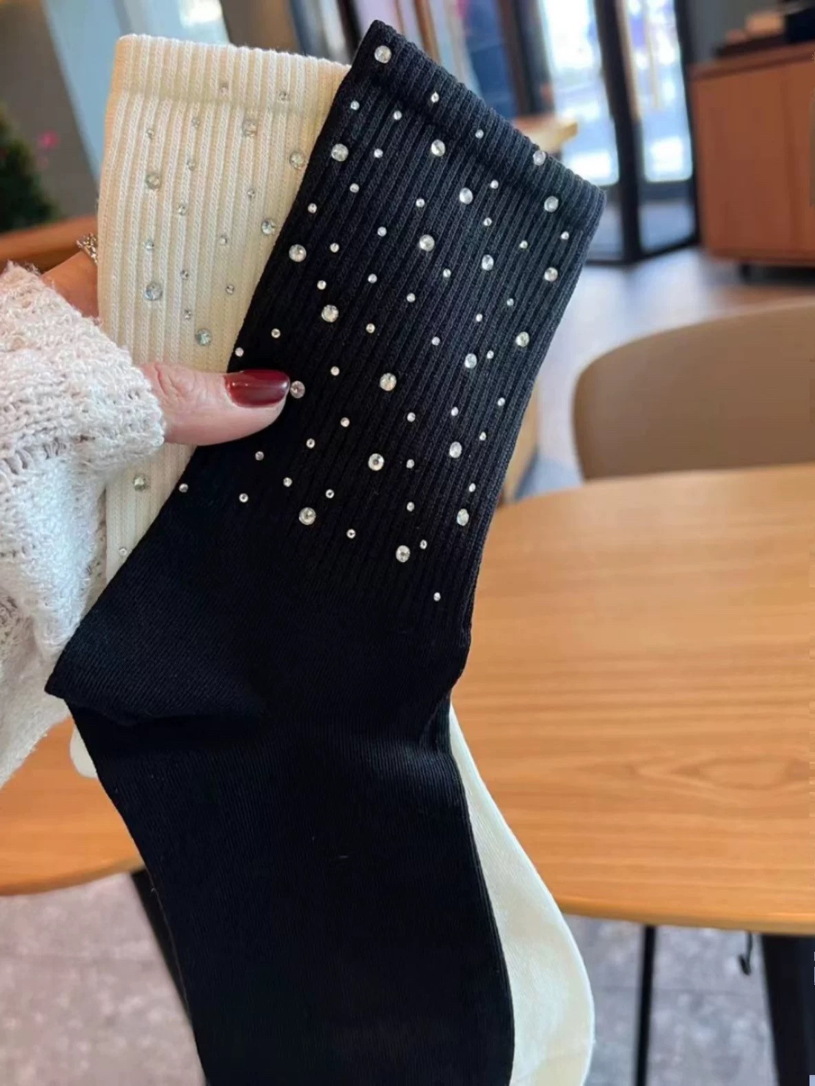 DL欧货轻奢满天星重工烫钻潮袜网红款纯色百搭洋气中筒女棉袜
