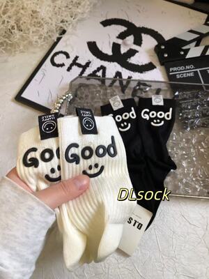 DL春夏新款欧货袜子女ins网红外穿个性布标烫印字母小众中筒袜