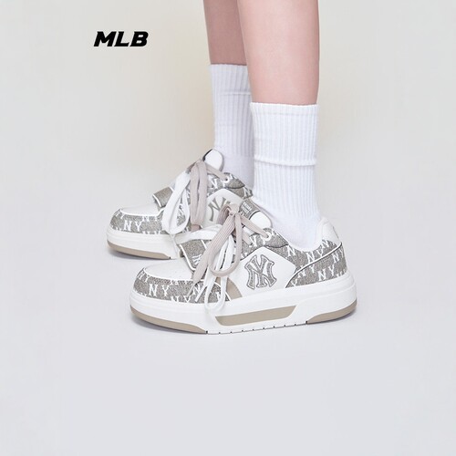 MLB情侣学长鞋复古老花满印板鞋