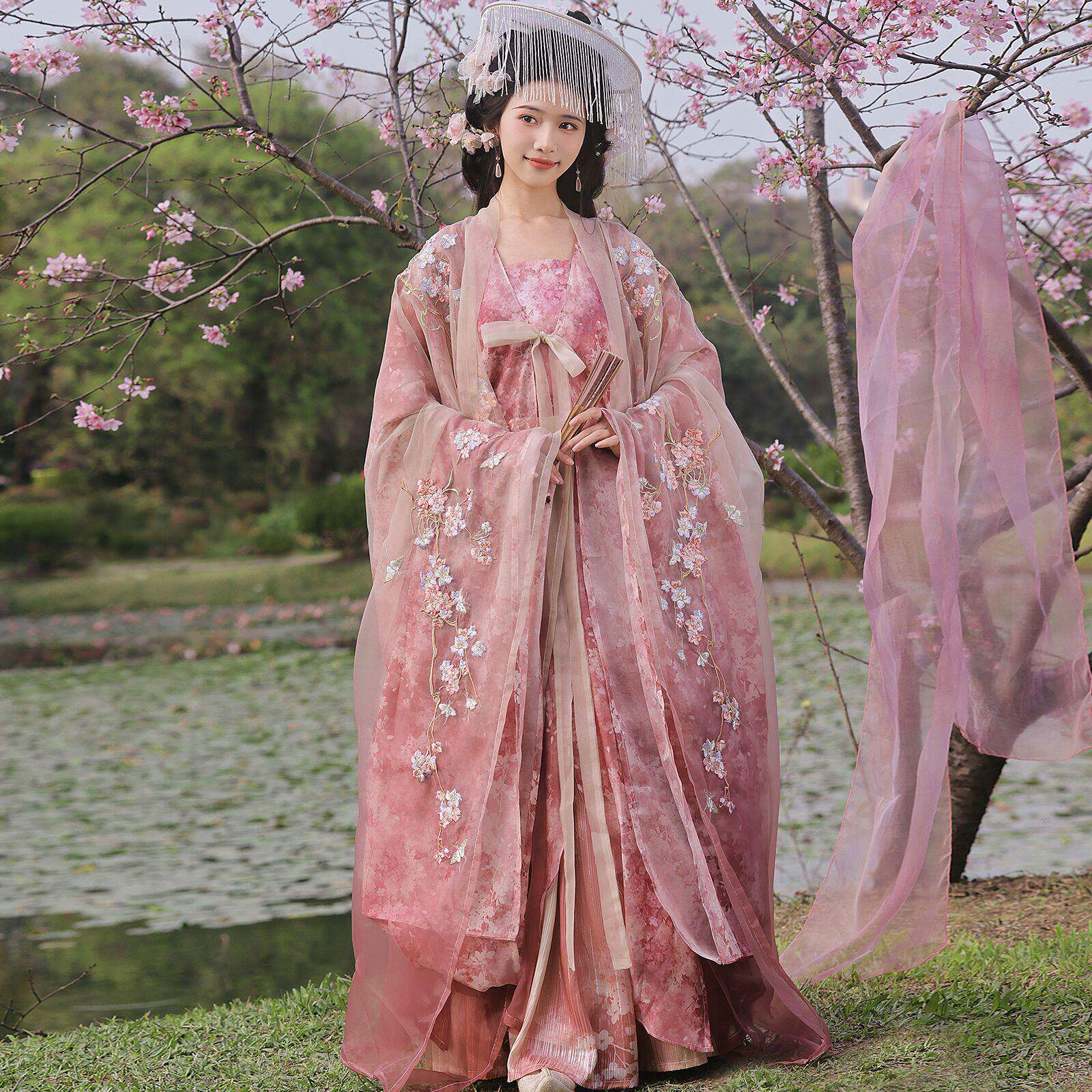 春夏重工刺绣大袖衫改良汉服
