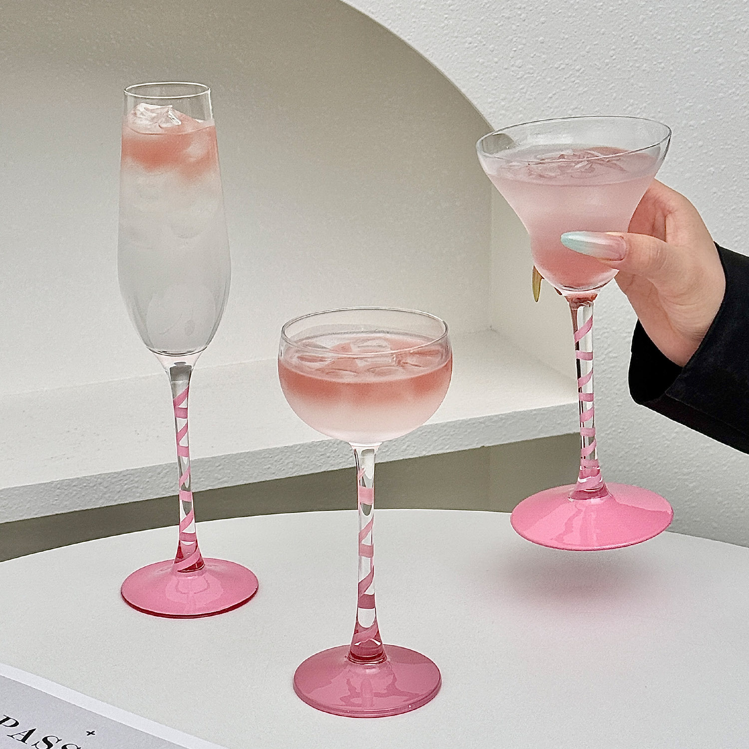 高颜值粉色彩带高脚香槟杯