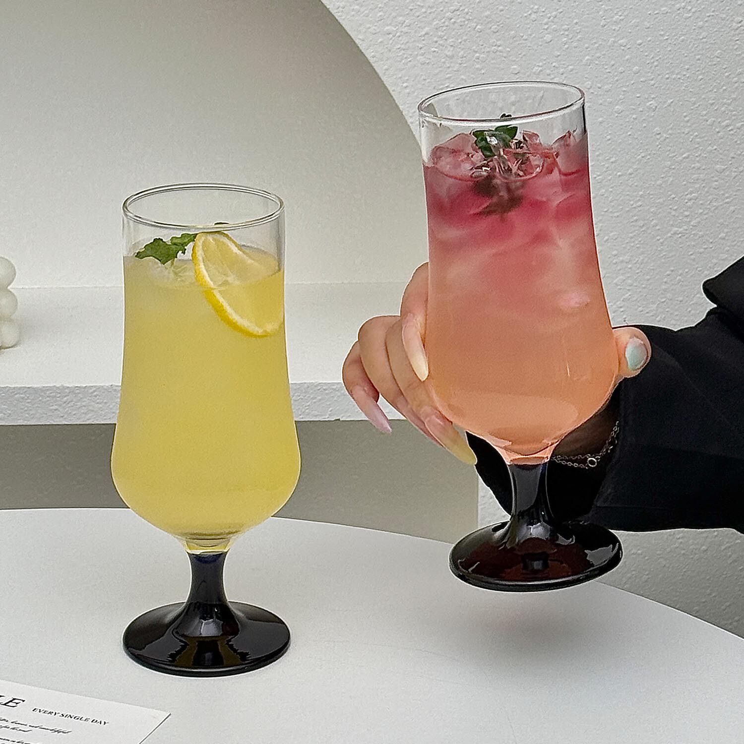 黑色高脚玻璃高颜值鸡尾酒杯
