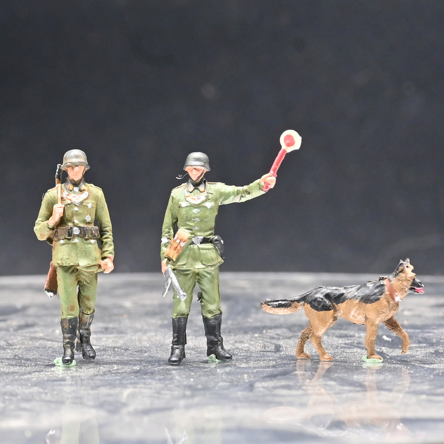三荣 1/72 德军 宪兵MP 两人组 含1狗 完成品模型静态摆件观赏品