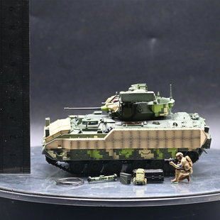 三荣 乌 M2 布雷德利步兵战车 舱盖尾门可开 炮可俯仰 成品模型