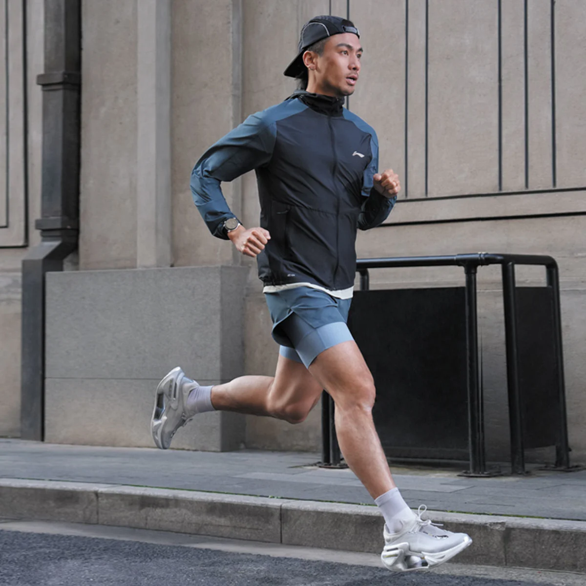 李宁男女同款跑步鞋绝影3回弹