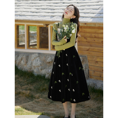 针织衫+重工刺绣丝绒吊带连衣裙