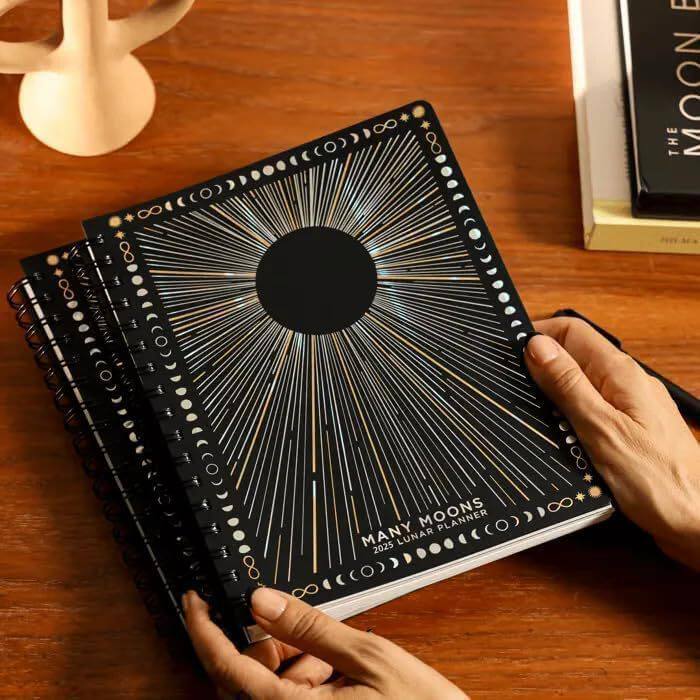 2025 Many Moons Lunar Planner 许多月亮月球计划表本
