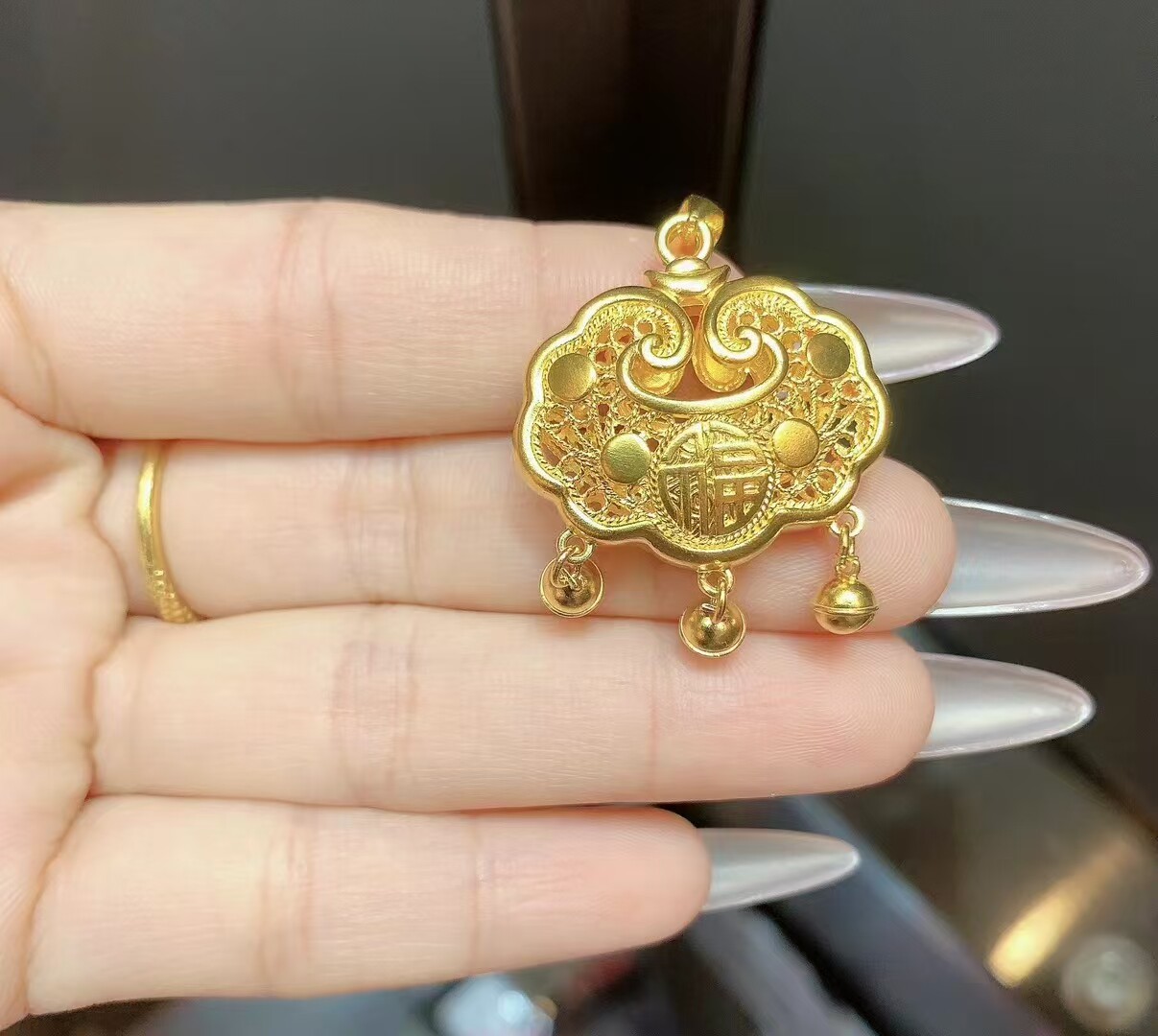 深圳水贝黄金吊坠足金999锁包长命锁平安锁铃铛如意锁包挂坠送礼