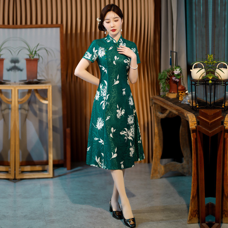夏季中长款旗袍女高级感小个子年轻款日常通勤新式改良A字连衣裙