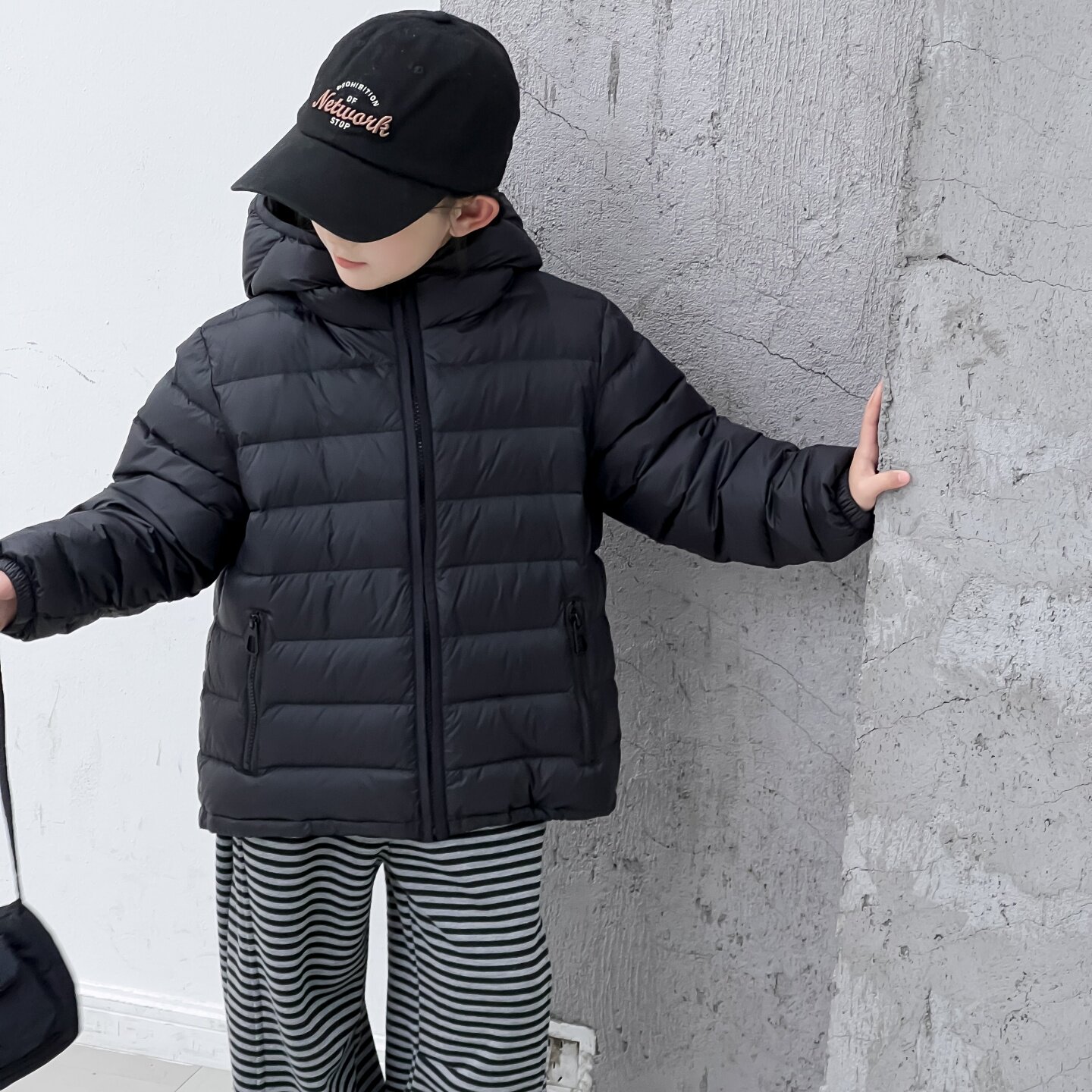 2025冬季新款轻薄儿童羽绒服男童女童连帽90白鸭绒中大童保暖外套