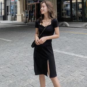 赫本风小黑裙方领气质连衣裙女夏季2023新款显瘦性感黑色开叉裙子