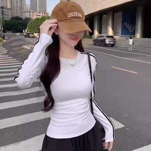 正肩长袖T恤女早秋新款设计感小众修身内搭外穿打底衫上衣潮条纹