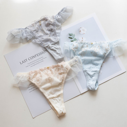 少女甜美可爱蕾丝边刺绣丁字裤