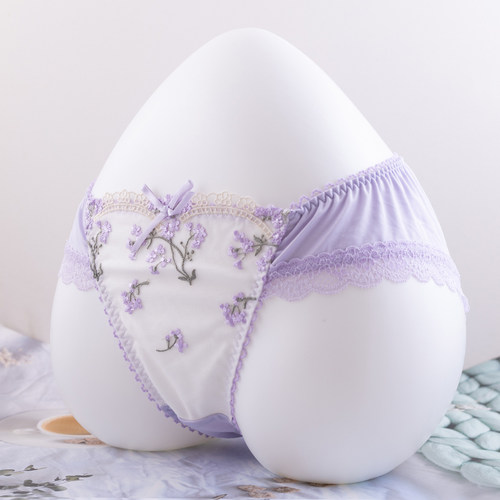 纯欲柔软透气日系蕾丝边刺绣内裤