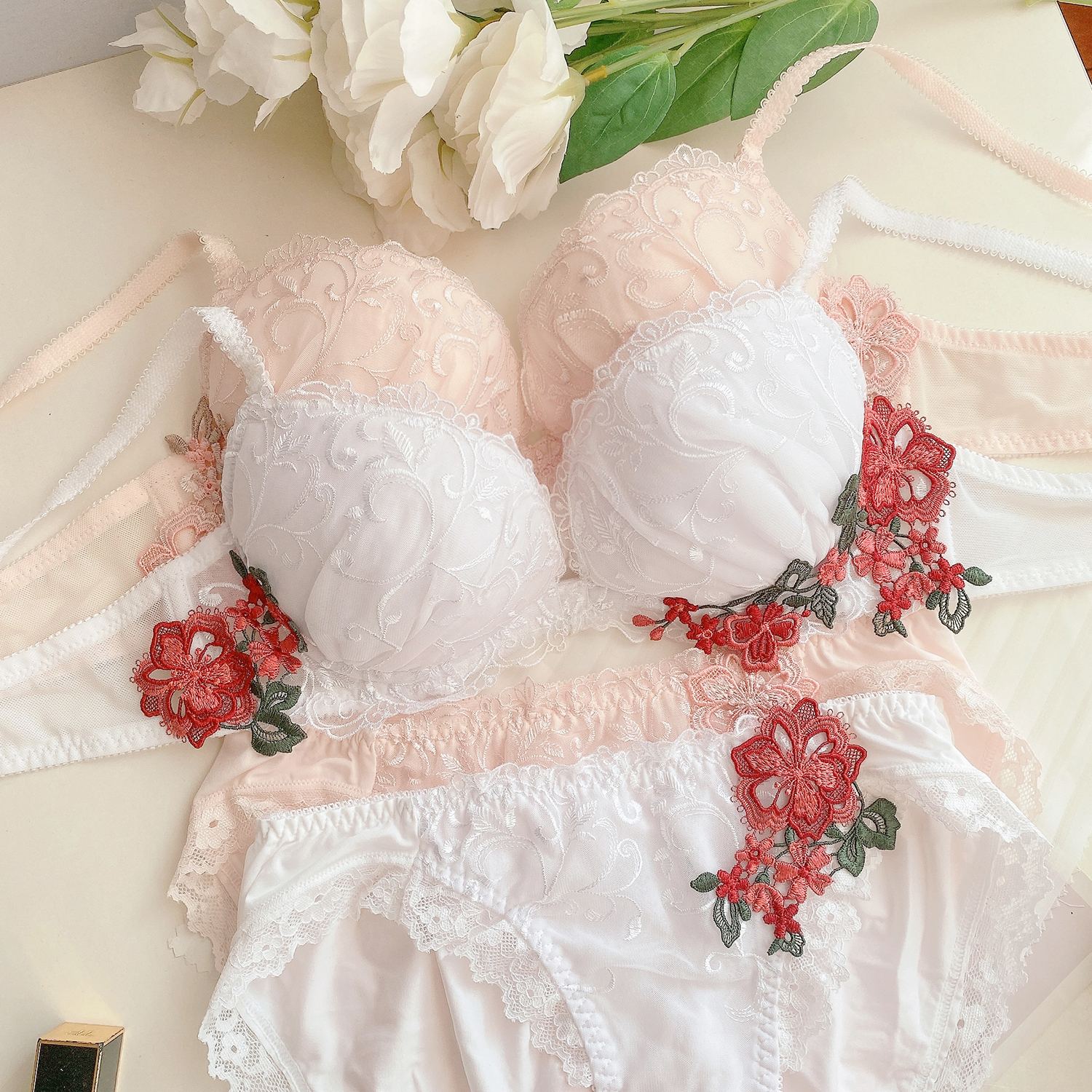 日系聚攏有鋼圈圓盤胸內衣套裝