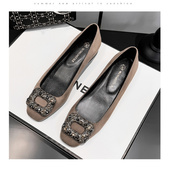 小香风羊京皮方头水钻浅口单鞋 女粗跟平底方扣不累脚百搭温柔鞋 子