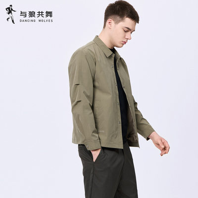与狼共舞翻领夹克男士2026春季新款休闲通勤工装褶皱刺绣防风外套