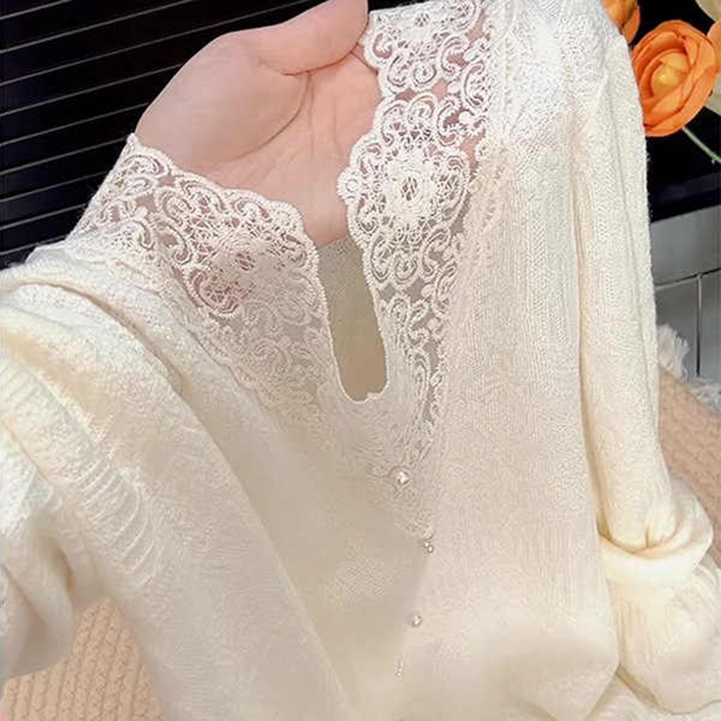 杏色蕾丝拼接针织衫女装2025新款秋冬高级感钉珠气质温柔长袖上衣