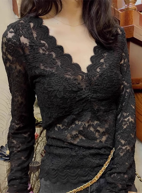 蕾丝黑色V领打底衫女秋冬新款性感洋气内搭长袖加绒修身显瘦上衣