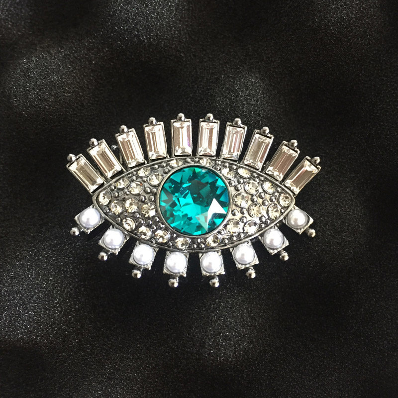 胸针高档女精致职业阿玛施特恶魔之眼小香胸花别针奢华大气装饰品