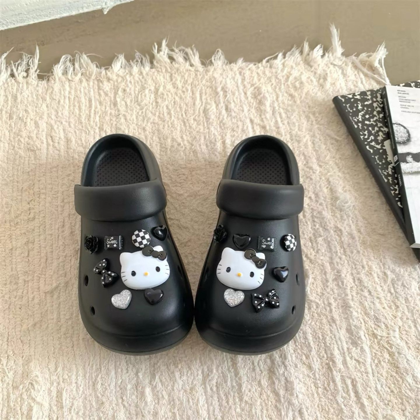 helloKitty可爱甜酷洞洞鞋女防滑