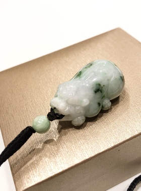 D1268# 天然A货翡翠绿底飘花精工雕貔貅吊坠33*18.8*15mm 17.09克