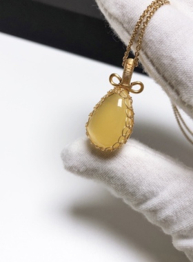 D216# 天然蜜蜡鸡油黄水滴手工吊坠锁骨链18.5*14*8mm 重2.2克