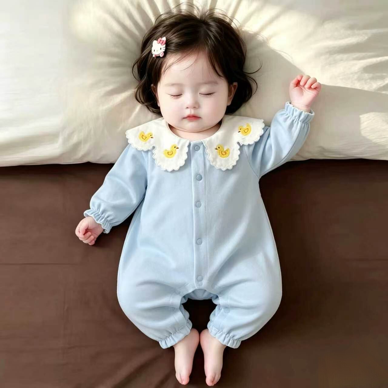 甜美可爱风女婴儿宝宝娃娃领小鸭刺绣哈衣长袖开衫连体衣春秋爬服