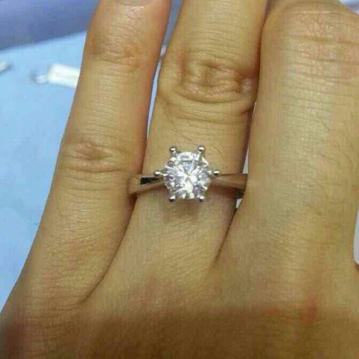 福大生18K白金结婚钻戒 克拉效果六爪钻石女戒 圆形铂金婚戒定制