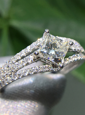 福大生钻石女戒指18K白金70分VVS求婚钻戒0.8克拉群镶公主方钻